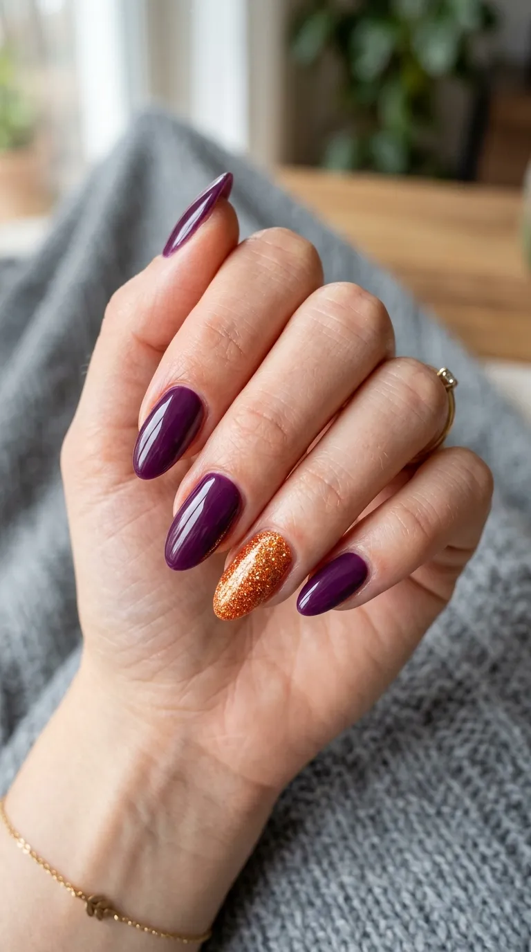 9. Glitter Accent Nail